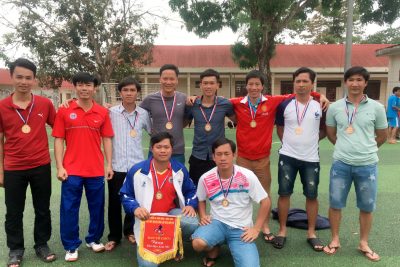Video đội bóng đá nam giáo viên nhận HC Đồng giải bóng đá THPT năm 2018