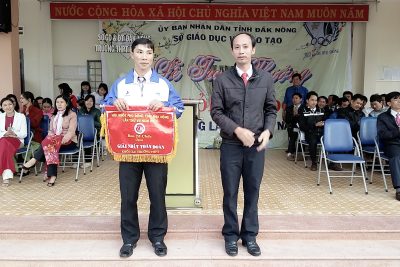 Khen thưởng học sinh đạt thành tích xuất sắc trong đợt Hội khỏe Phù đổng lần thứ VII, năm 2016